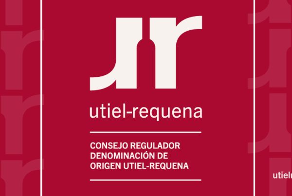 Joves d'Utiel-Requena donen una segona vida a emblemes antics d'alguns cellers a aquesta comarca 2 1500x500 1